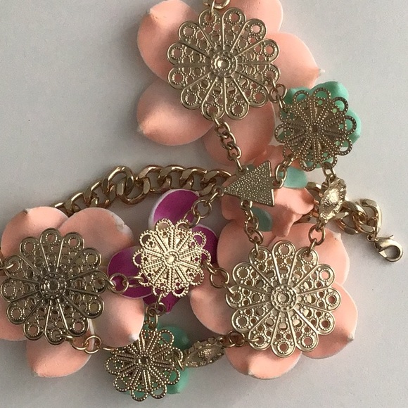 Flower necklace. - Picture 2 of 4